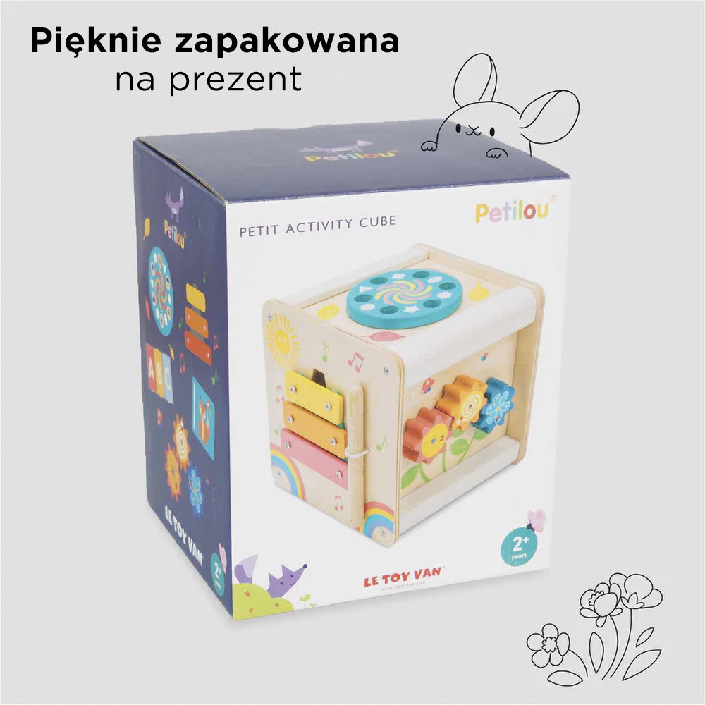 Pięknie zapakowana drewniana kostka edukacyjna Petilou Le Toy Van, sensoryczna zabawka dla dzieci. Idealny prezent widoczny przez okienko, wspierający rozwój maluchów.