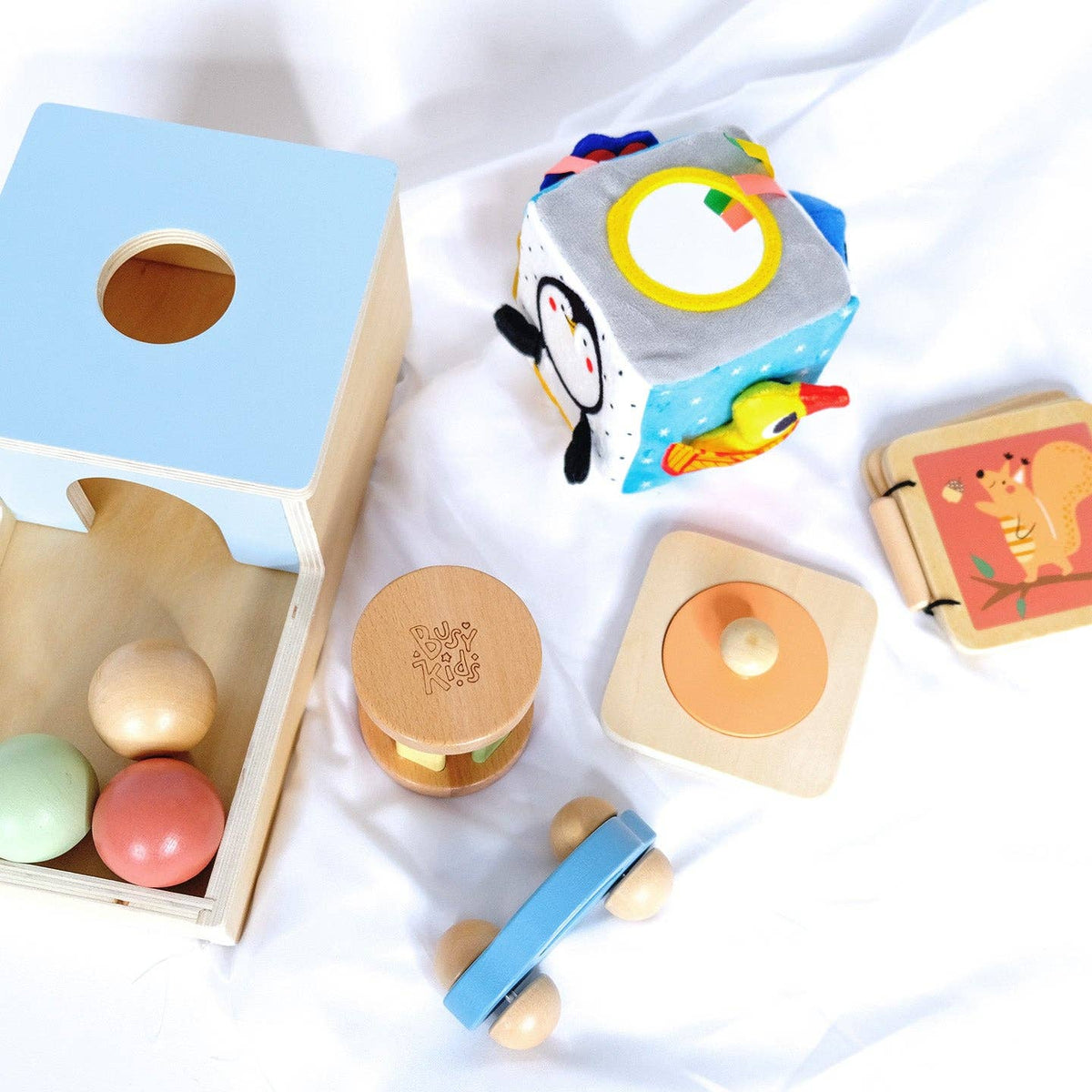 Zestaw Montessori BusyKids dla dzieci w wieku od 6 do 12 miesięcy