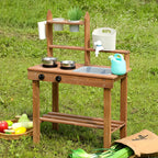 Kuchnia błotna dla dzieci outdoor z drewna jodłowego, wyposażona w zlew, kranik, kuchenkę i półki, idealna do kreatywnej zabawy w szefa kuchni w ogrodzie i rozwijania wyobraźni.