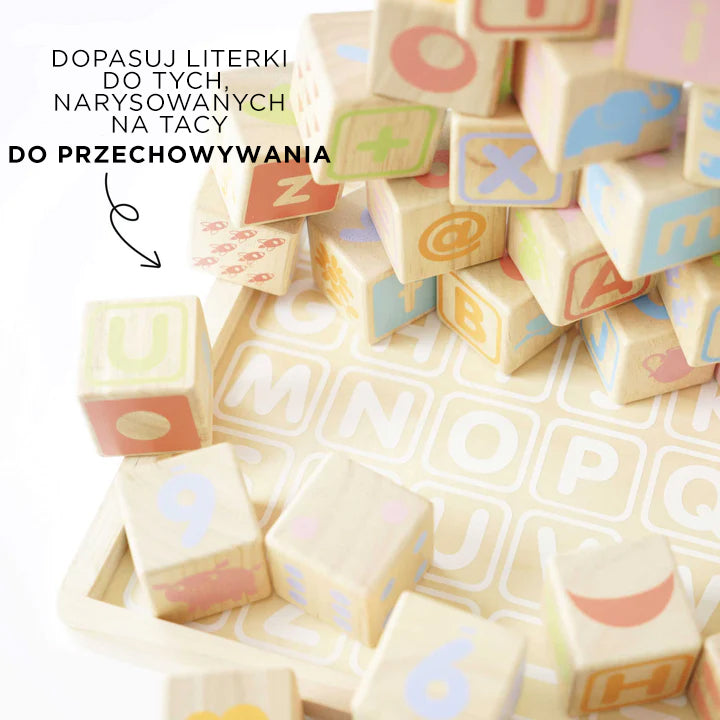 Drewniane klocki ABC zabawka edukacyjna dla dzieci, nauka liter, cyfr i pisowni. Kolorowe sześciany z symbolami na praktycznej tacy z wyrysowanymi literami do dopasowywania i przechowywania.