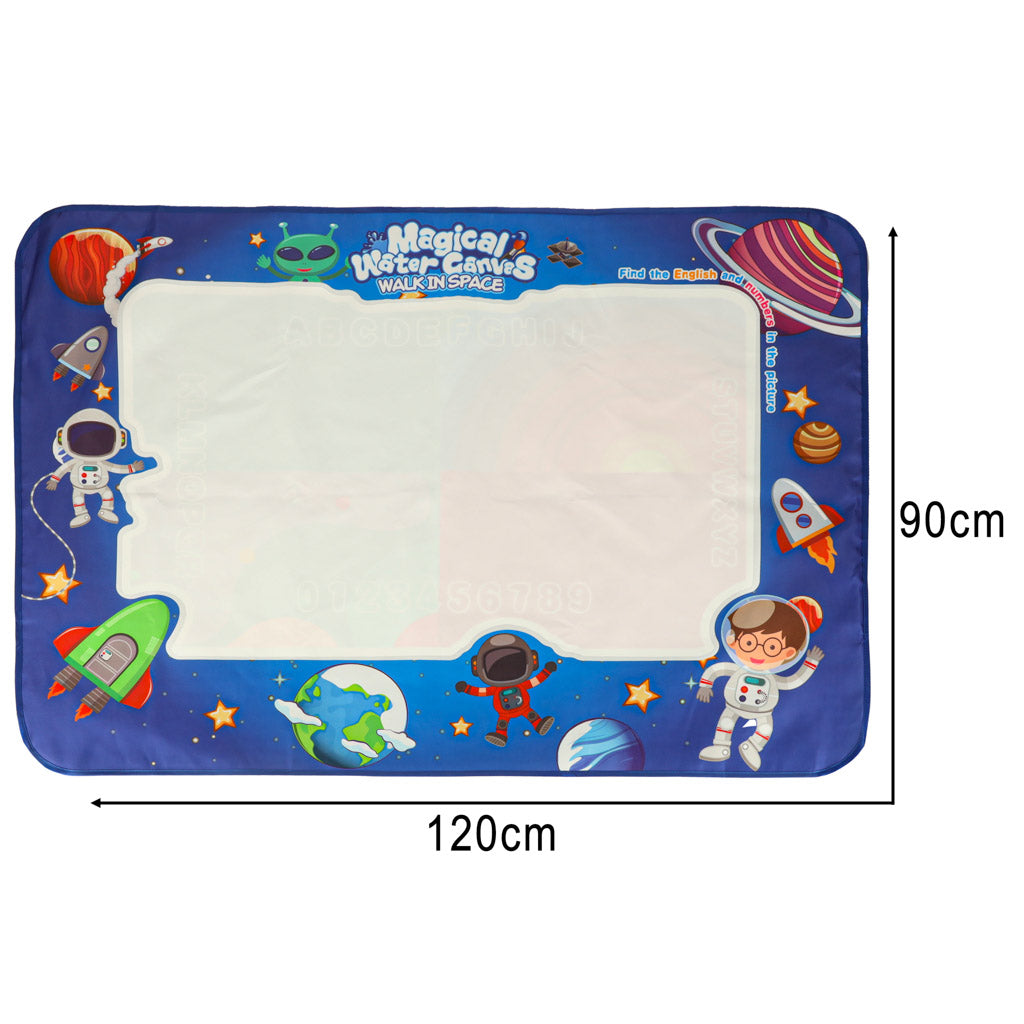 Edukacyjna mata wodna do malowania dla dzieci 120x90cm z motywem kosmosu. Rozwija kreatywność i uczy liter oraz cyfr bez bałaganu.