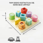 Drewniany sorter kształtów i klocków Le Toy Van z 9 kolorowymi, ilustrowanymi klockami sensorycznymi na tacy (210x210x55mm). Edukacyjna zabawka rozwijająca motorykę małą, wykonana ze zrównoważonego drewna.