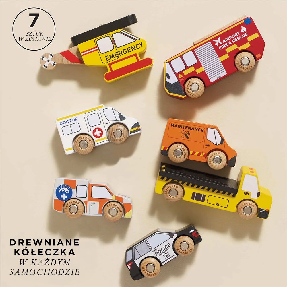 Kolorowy, 7-elementowy drewniany zestaw pojazdów służb ratunkowych FSC® dla dzieci: helikopter ratunkowy, karetka górskiego pogotowia ratunkowego, ambulans, wóz strażacki, pomoc drogowa, samochód policyjny i laweta z płynnie jeżdżącymi drewnianymi kółkami.