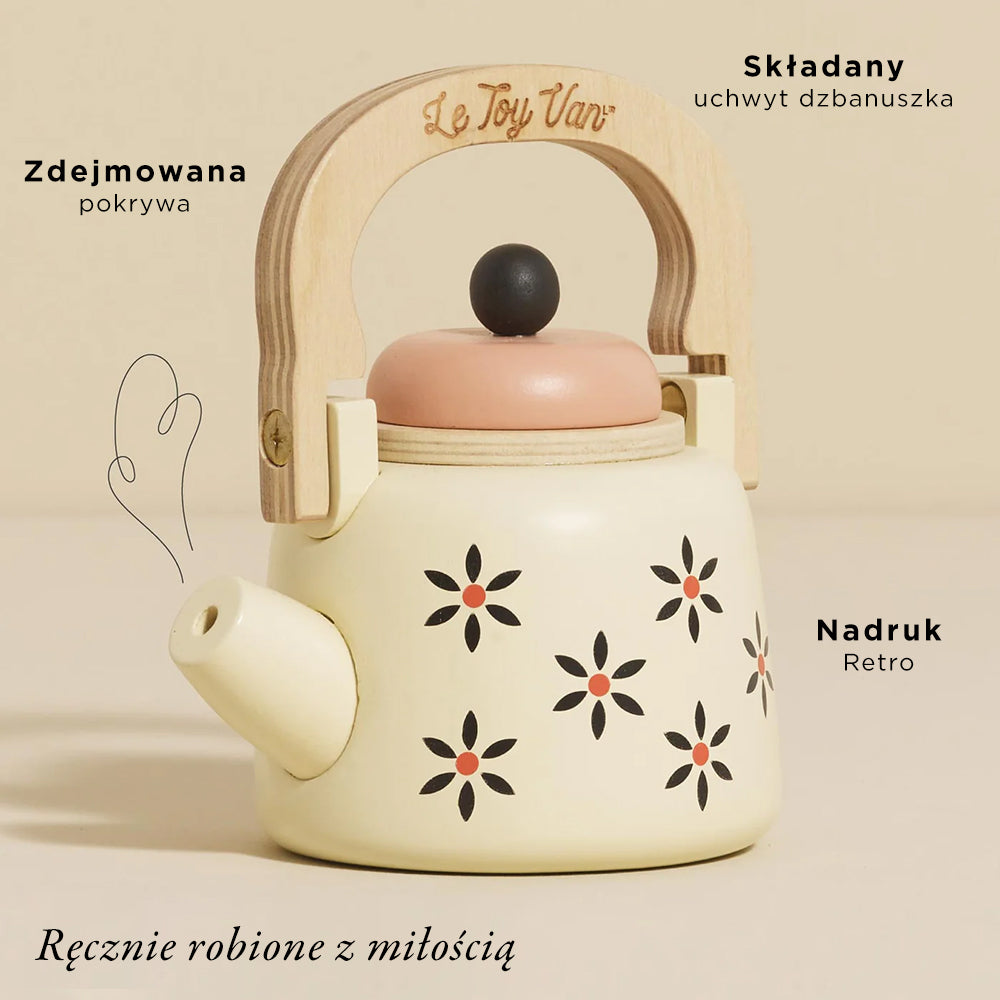 Drewniany czajniczek Le Toy Van, ekologiczne akcesoria kuchenne do zabawy. Stylowy, w złamanej bieli z różową pokrywką, naturalnym drewnianym uchwytem i czarnymi kwiatami retro. Zdejmowana pokrywka i ruchomy uchwyt zapewniają realistyczną zabawę w herbatkę.