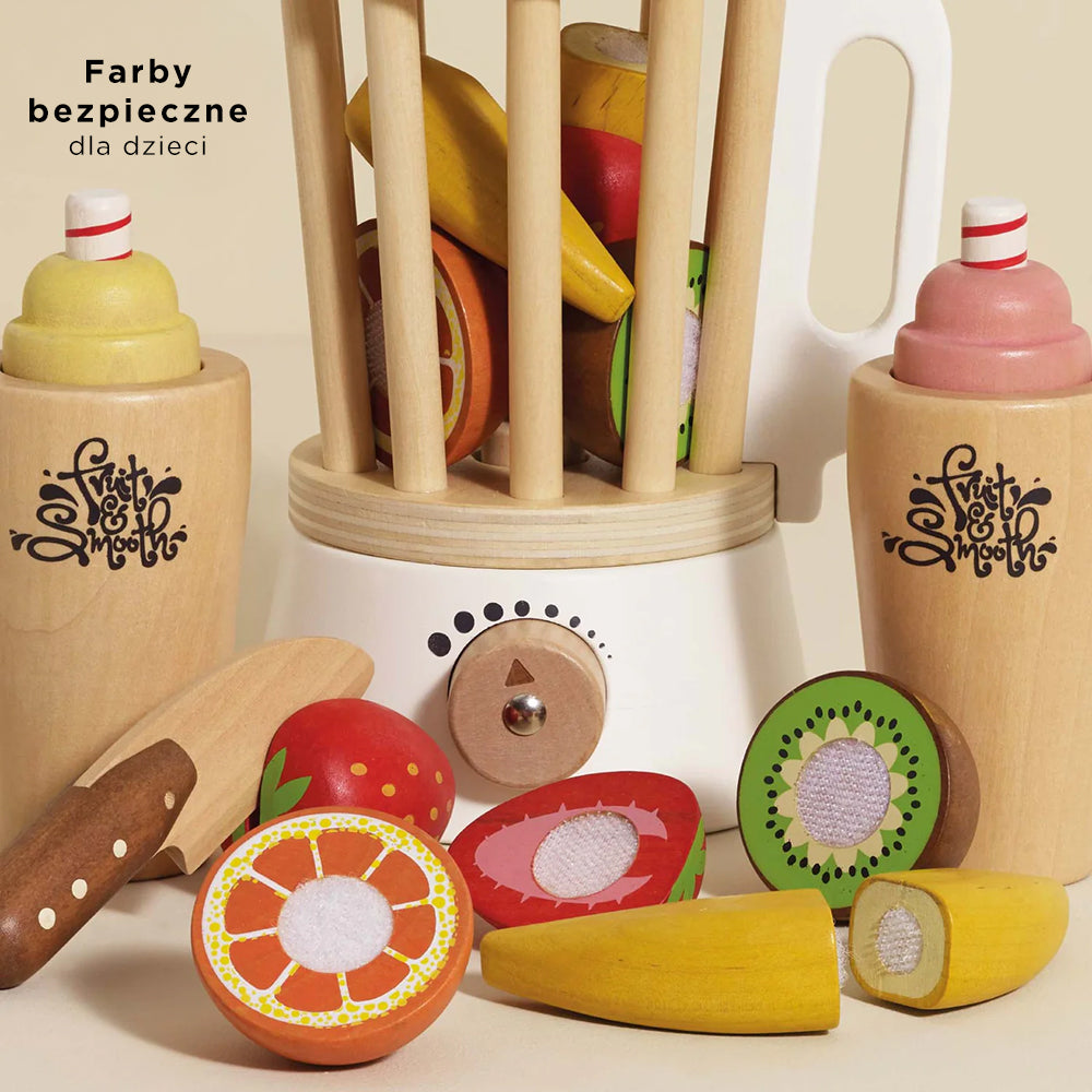Drewniany blender Fruit & Smooth w stylu retro z owocami na rzepy (kiwi, pomarańcza, truskawka, banan), nożem i dwoma kubkami. Nagradzany zestaw edukacyjny dla dzieci, promujący zdrowe nawyki i kreatywną zabawę w robienie smoothie, wykonany z bezpiecznych farb.