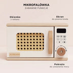 Wysokiej jakości drewniana kuchenka mikrofalowa Le Toy Van dla dzieci, biała, z elementami z naturalnego drewna i rattanowym okienkiem. Posiada ruchome pokrętło i interaktywny programator do zabawy w gotowanie.
