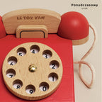 Czerwony drewniany telefon vintage Le Toy Van, zabawka edukacyjna z obrotową tarczą do nauki liczb FSC.