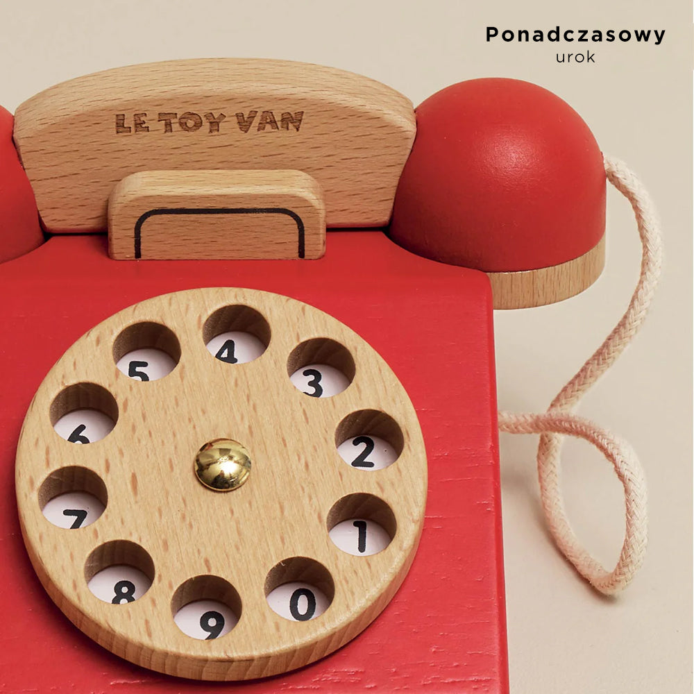 Czerwony drewniany telefon vintage Le Toy Van, zabawka edukacyjna z obrotową tarczą do nauki liczb FSC.