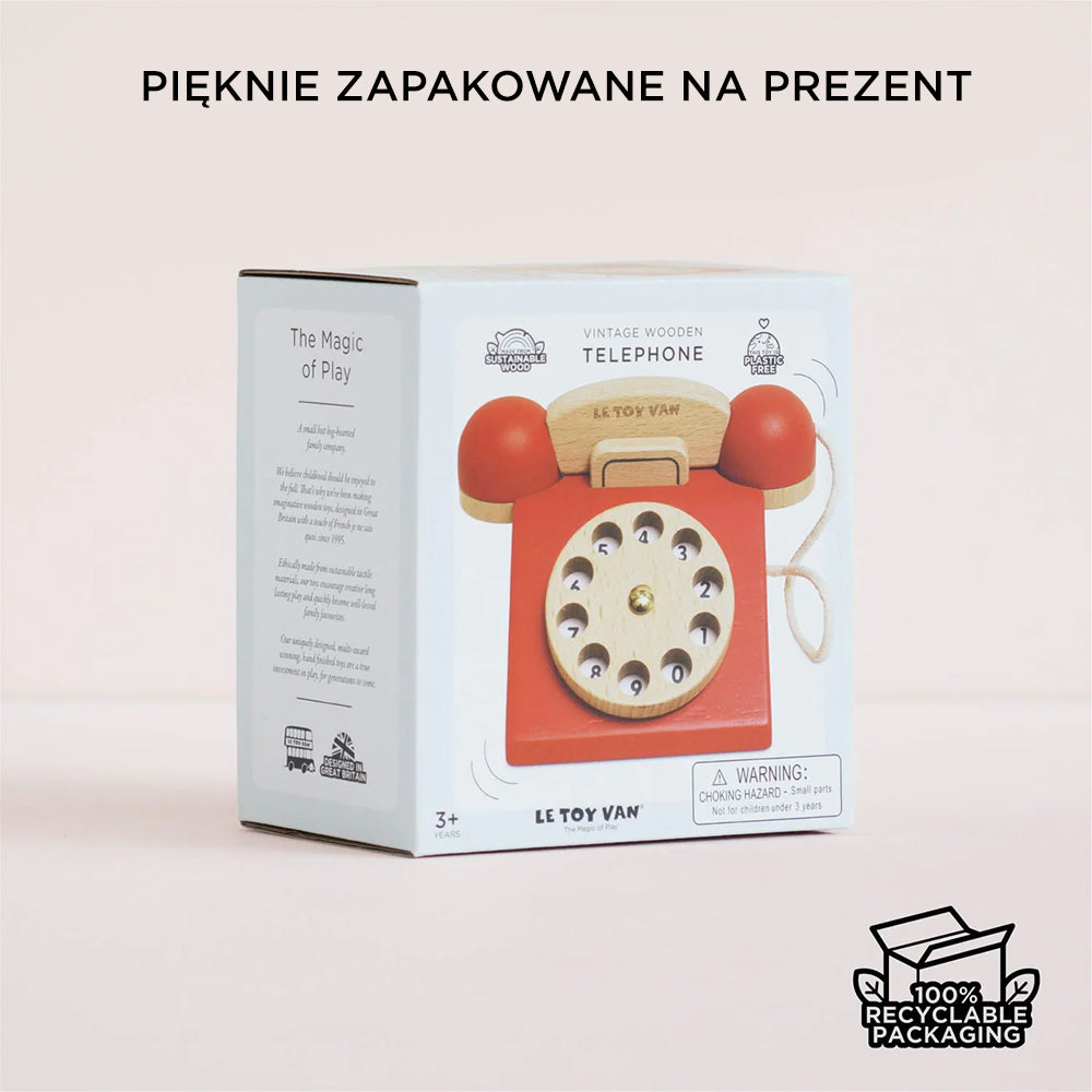 Drewniany telefon vintage Le Toy Van w czerwonym kolorze z obrotową tarczą, pięknie zapakowany na prezent w ekologiczne opakowanie.