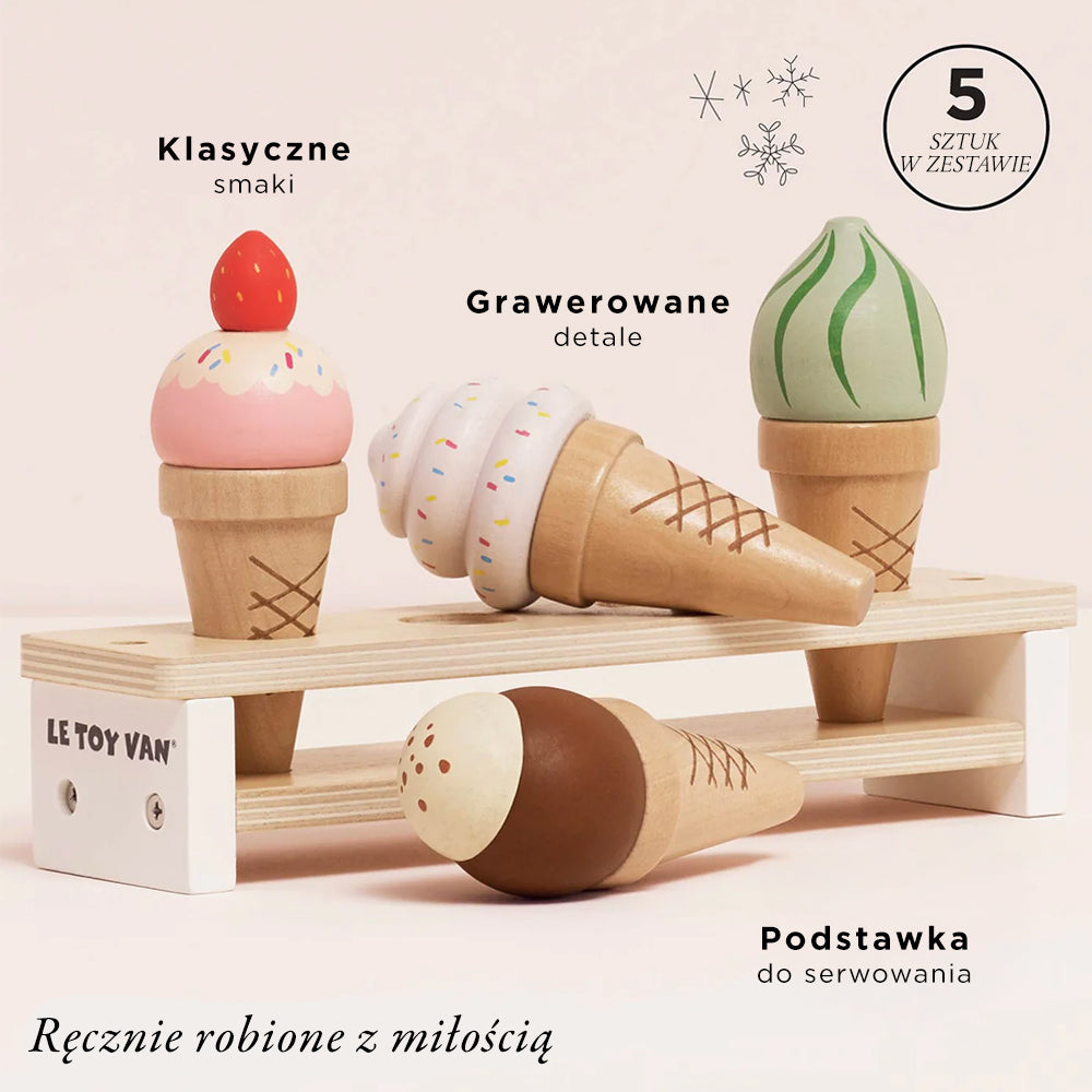 Drewniany zestaw lodów rożków Le Toy Van z 5 elementami: czterema apetycznymi zabawkami w pastelowych kolorach z grawerowanymi waflami i stojakiem, idealny dla dzieci do zabawy w lodziarnię.