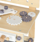 Warsztat z narzędziami drewniany na stoliku zestaw majsterkowicza