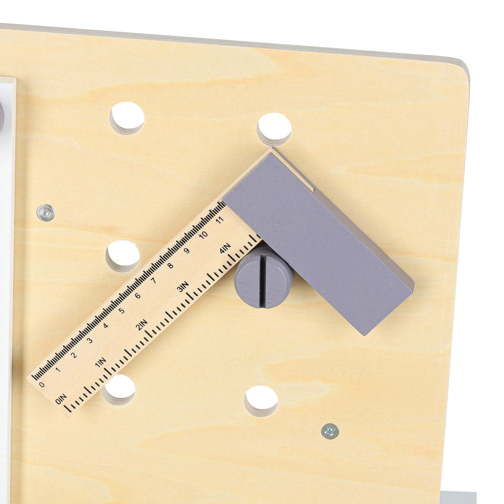 Warsztat z narzędziami drewniany na stoliku zestaw majsterkowicza