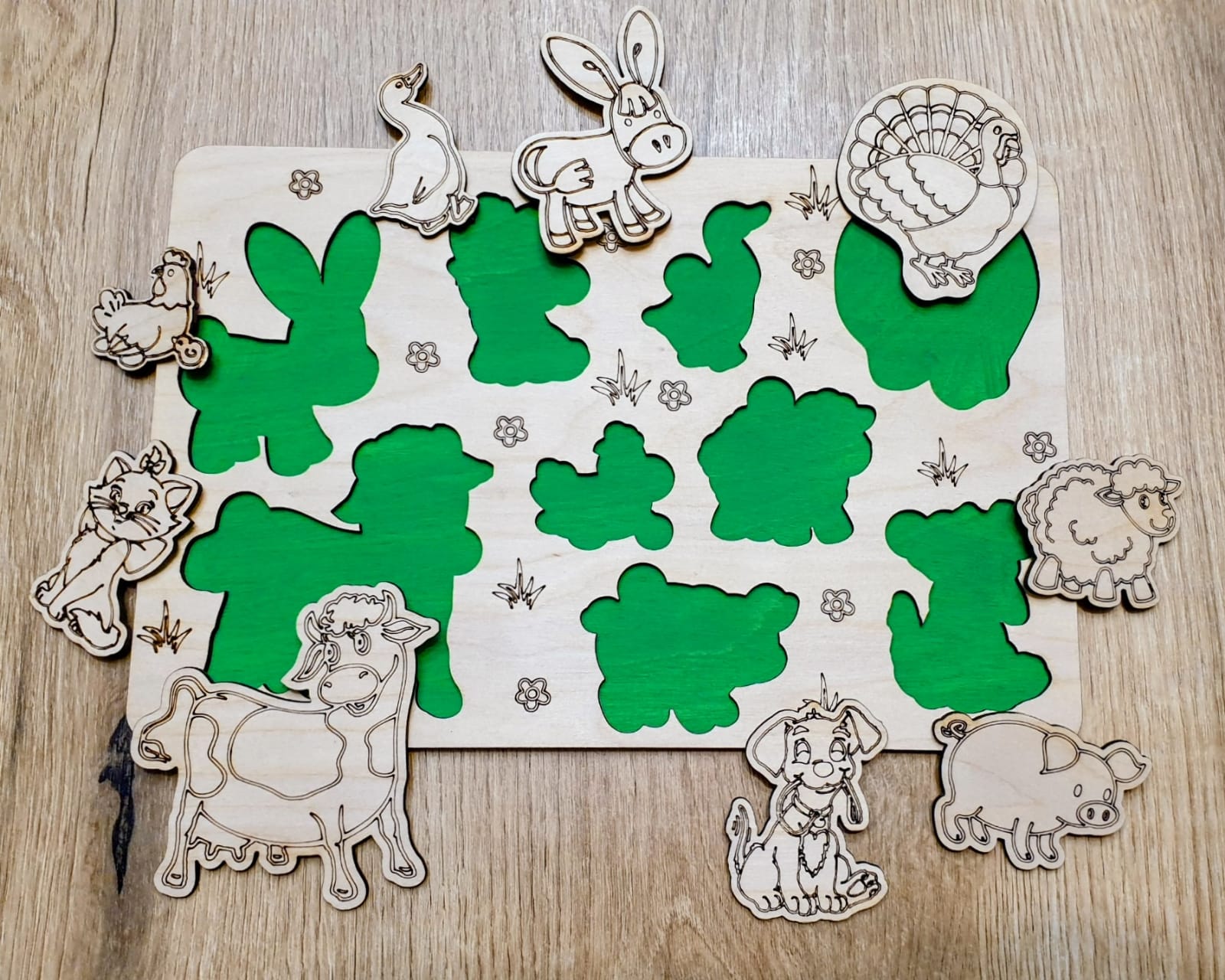 Drewniana układanka edukacyjna – Zwierzęta z wiejskiego podwórka zielone