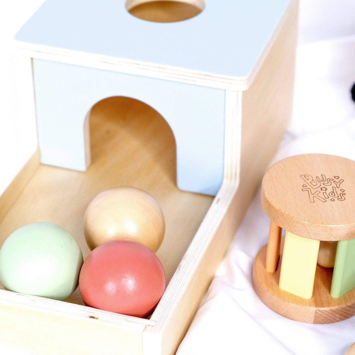 Zestaw Montessori BusyKids dla dzieci w wieku od 6 do 12 miesięcy