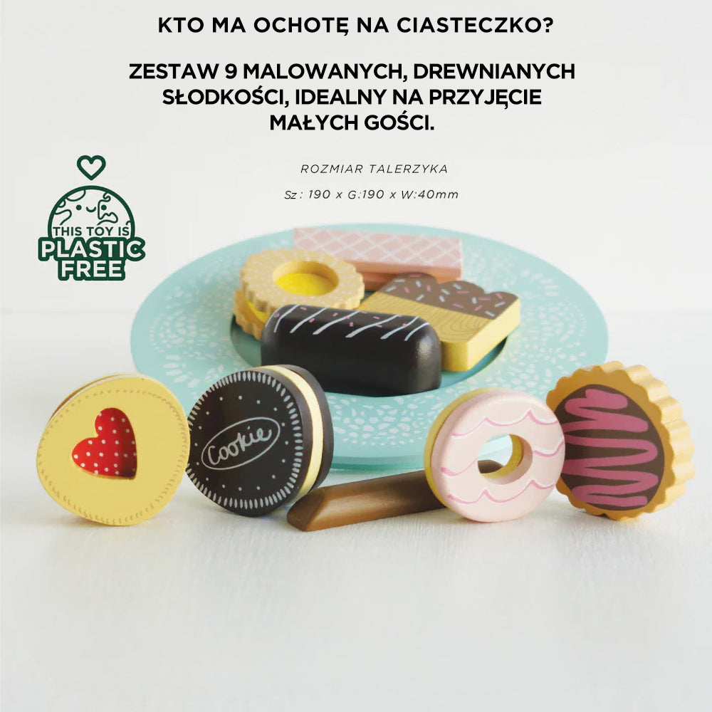 Drewniany zestaw ciasteczek: 9 bogato zdobionych słodkości w pastelowych kolorach, podanych na ażurowym talerzyku. Idealna, ekologiczna zabawka bez plastiku dla dzieci, zapewniająca bezpieczną i realistyczną zabawę.