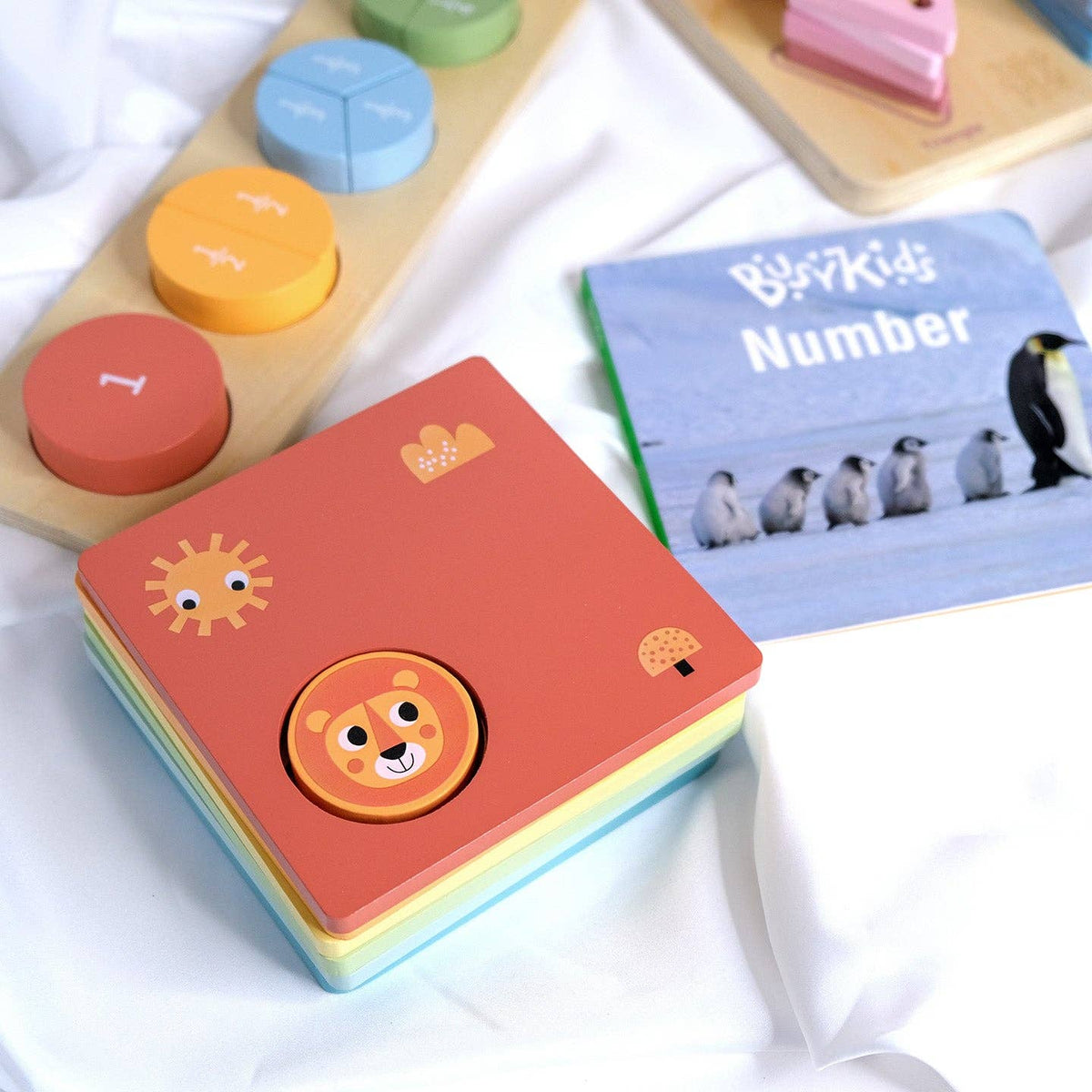 Zestaw Montessori BusyKids dla dzieci w wieku od 24 do 36 miesięcy