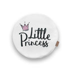Okrągła biała poduszka z ekoskóry z uroczym wzorem Little Princess i różową koroną, idealna do pokoju dziecięcego.