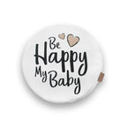 Biała okrągła poduszka z ekoskóry z napisem "Be Happy My Baby" i beżowymi serduszkami, idealna do pokoju dziecka lub kącika zabaw.