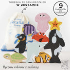 Drewniana układanka edukacyjna dla dzieci: 9 kolorowych figurek zwierząt morskich (orka, delfin, meduza, rozgwiazda, rybki, krab, pingwin, żółw), idealna do kreatywnego układania. Klocki z bezpiecznymi farbami i gładkimi krawędziami, z torbą na sznurek w zestawie.